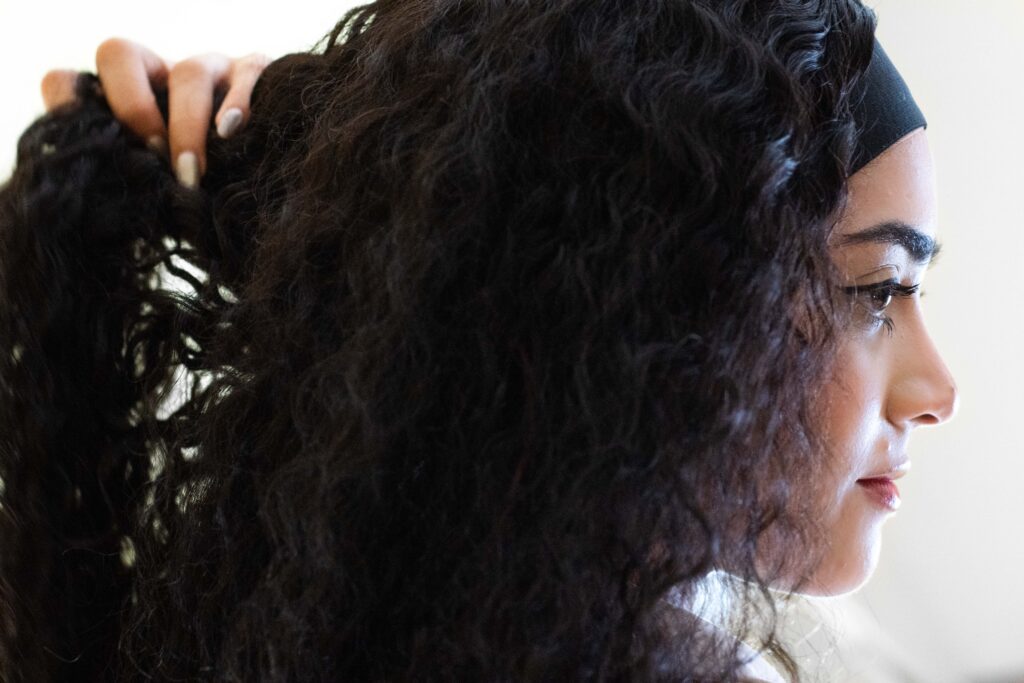 Peluca rizada hecha de cabello natural